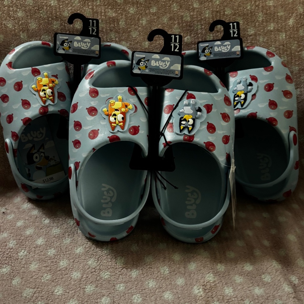 Bluey sandles